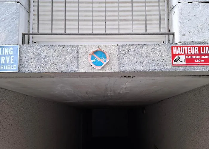 6 Personnes, 2ch, Parking, Centre-ville Lägenhet *