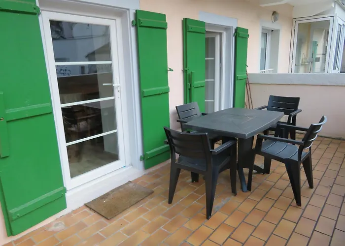 6 Personnes, 2ch, Parking, Centre-ville Lägenhet *